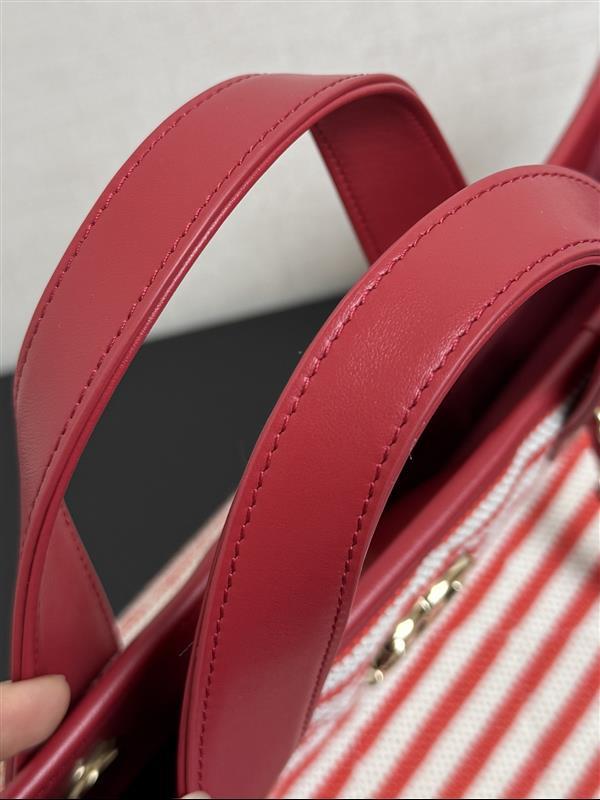 2026127214759939 950